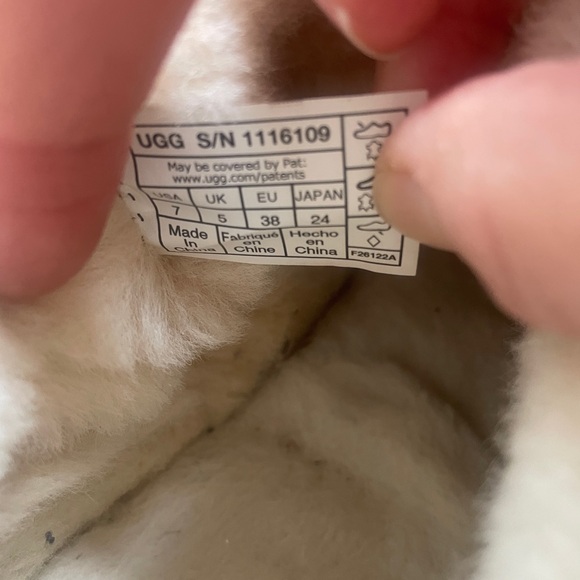 UGG Classic Ultra Mini Size 7 - Picture 7 of 10